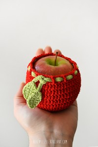 mele-apple-crochet-cozy